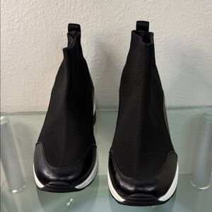 Michael Kors, Skyler Black stretch, knit sock Slip-On Bootie Sneakers size 8